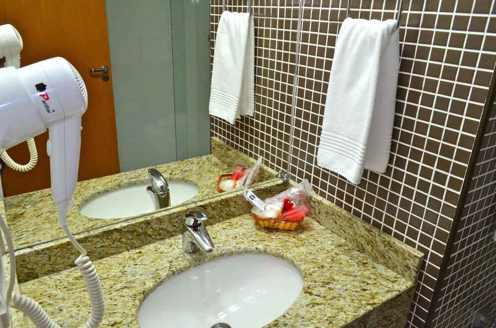 Hotel Thomasi Express 马林加 外观 照片